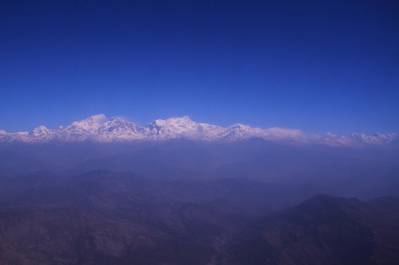 ネパールのヒマラヤのエベレストも映っています