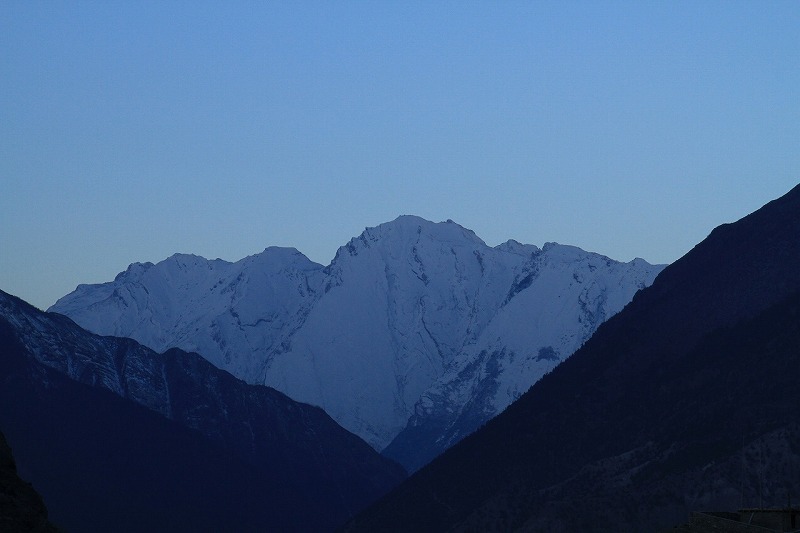 少し広角で撮影したダウラギリの写真