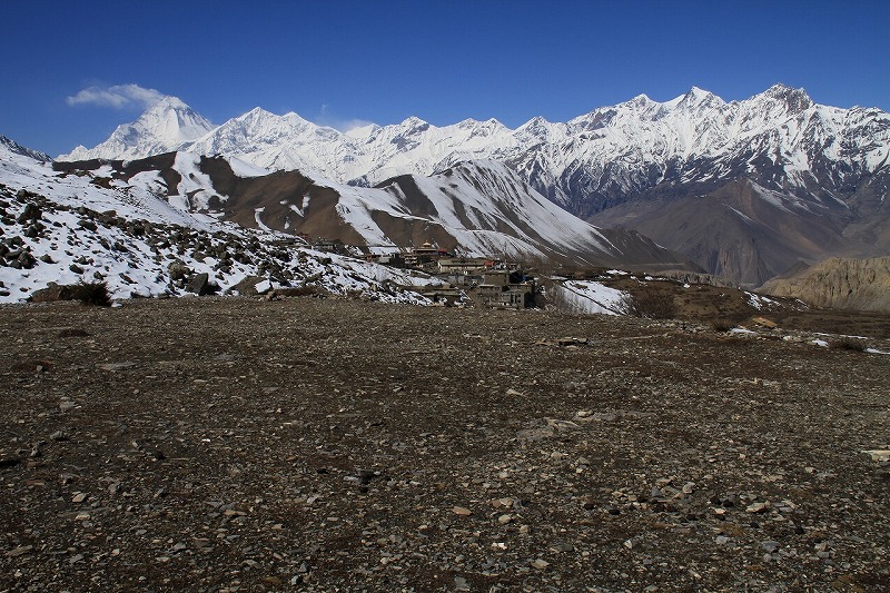 ヒマラヤをバックにしたムクティナートの町