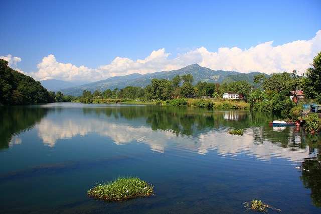 ポカラの湖