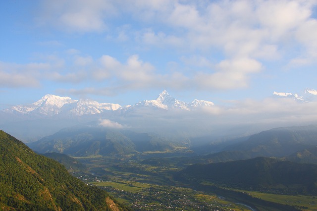 ネパールのポカラのサランコットの丘からの景色