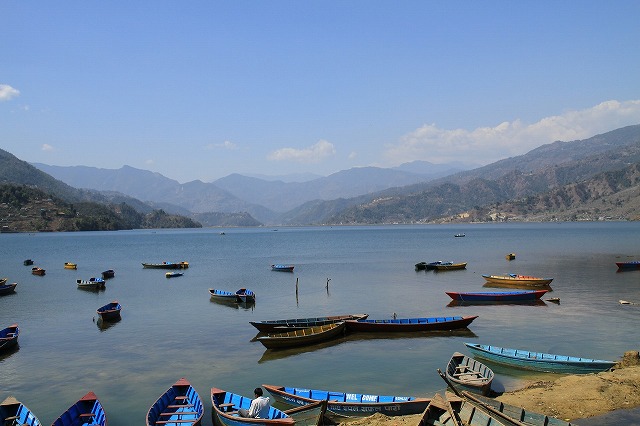 ポカラのペワ湖(フェワ湖)のボ−ト